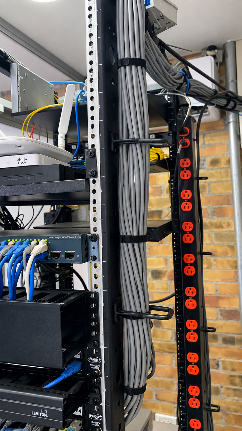 Rack de comunicaciones — foto 1